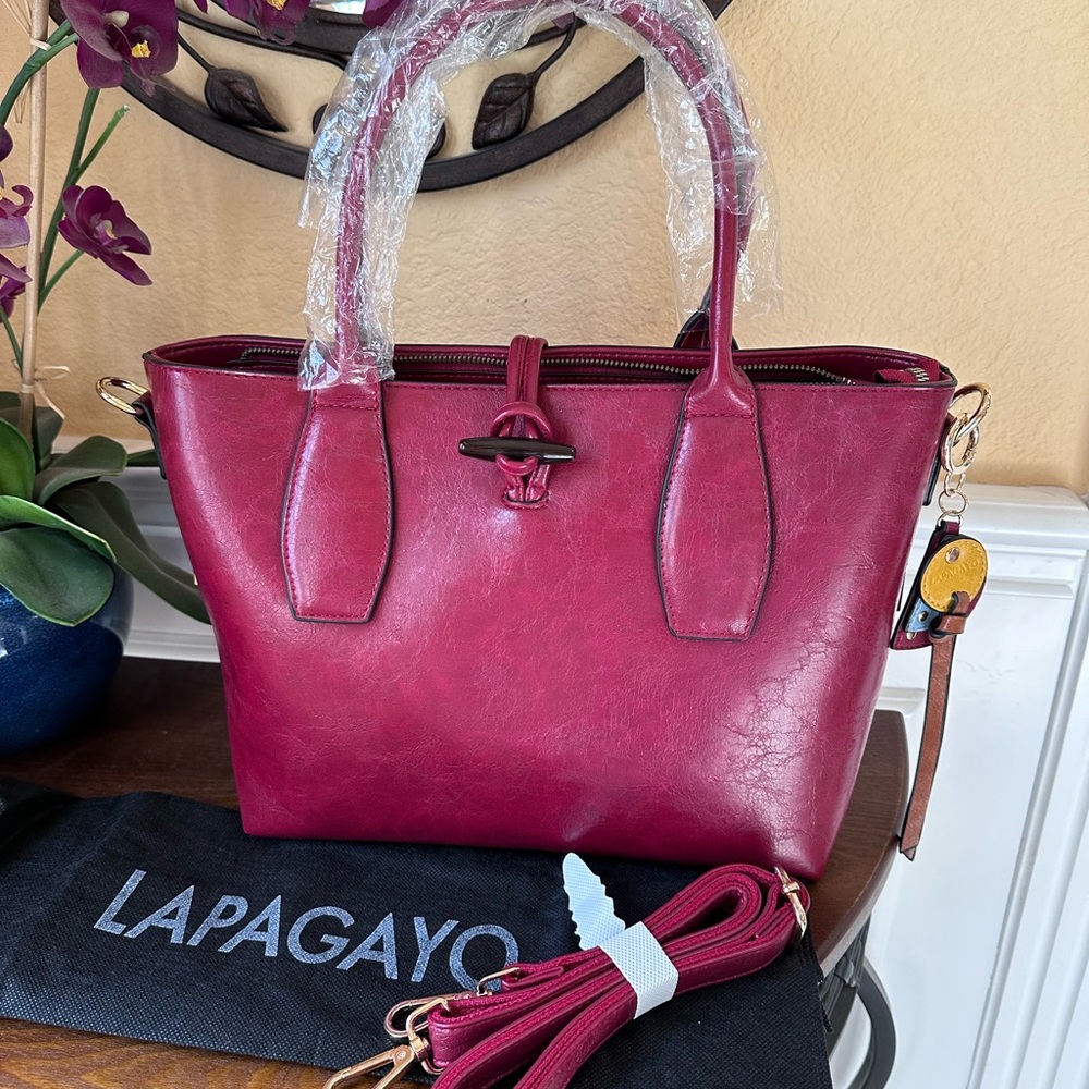 NWT - Quality Cow Hide Leather Tote with Adjustable Shoulder Strap